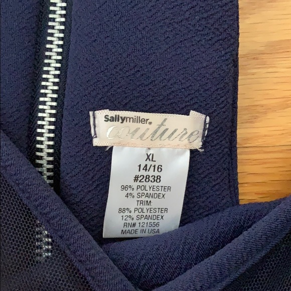 FORMAL PARTY DRESS - Picture 3 of 6